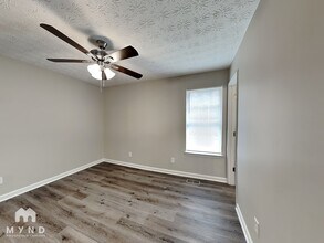 1016 Bridle Creek Dr in Flowery Branch, GA - Foto de edificio - Building Photo