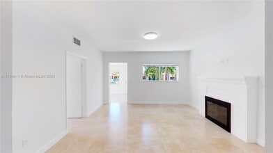 2915 SW 24th Ter in Miami, FL - Foto de edificio - Building Photo