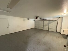 4230 W Grove Ct in Visalia, CA - Building Photo - Building Photo