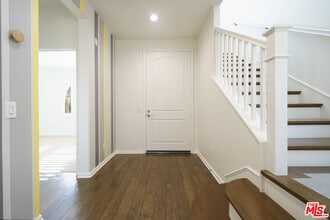 73 City Stroll in Irvine, CA - Foto de edificio - Building Photo