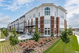 2069 E Hoffman Ave in Lindenhurst, NY - Building Photo