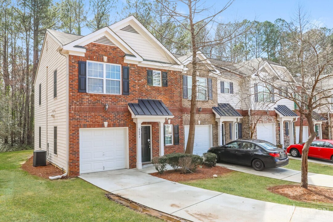 6693 Evans Trce in Stonecrest, GA - Building Photo