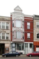 1947 W Chicago Ave in Chicago, IL - Building Photo