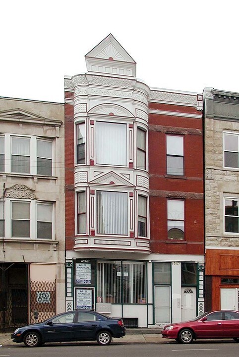 1947 W Chicago Ave in Chicago, IL - Building Photo