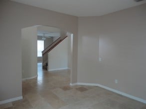 15534 Lake Bella Vista Dr in Tampa, FL - Building Photo - Building Photo