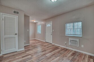 2735 Joyce Ave in Columbus, OH - Building Photo - Building Photo