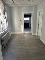 31 E 32nd St in Bayonne, NJ - Building Photo