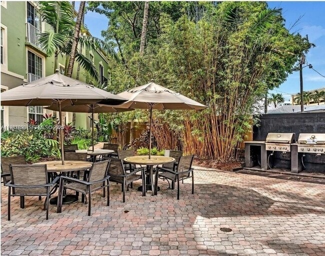 property at 1919 Van Buren St