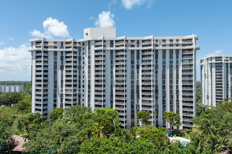 Towers of Quayside-Tower II in Miami Shores, FL - Building Photo - Building Photo