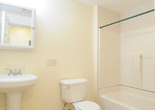 195 Maverick St, Unit 3 in Boston, MA - Foto de edificio - Building Photo