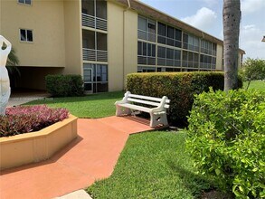 600 Village Green Ct in Palm Springs, FL - Building Photo - Building Photo