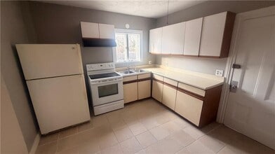 157 Armington St in Cranston, RI - Building Photo - Building Photo