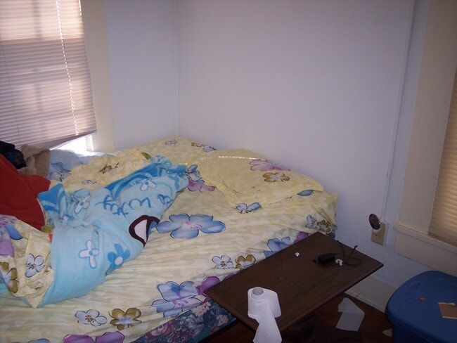 309 W Oregon St, Unit 4 in Urbana, IL - Foto de edificio - Building Photo