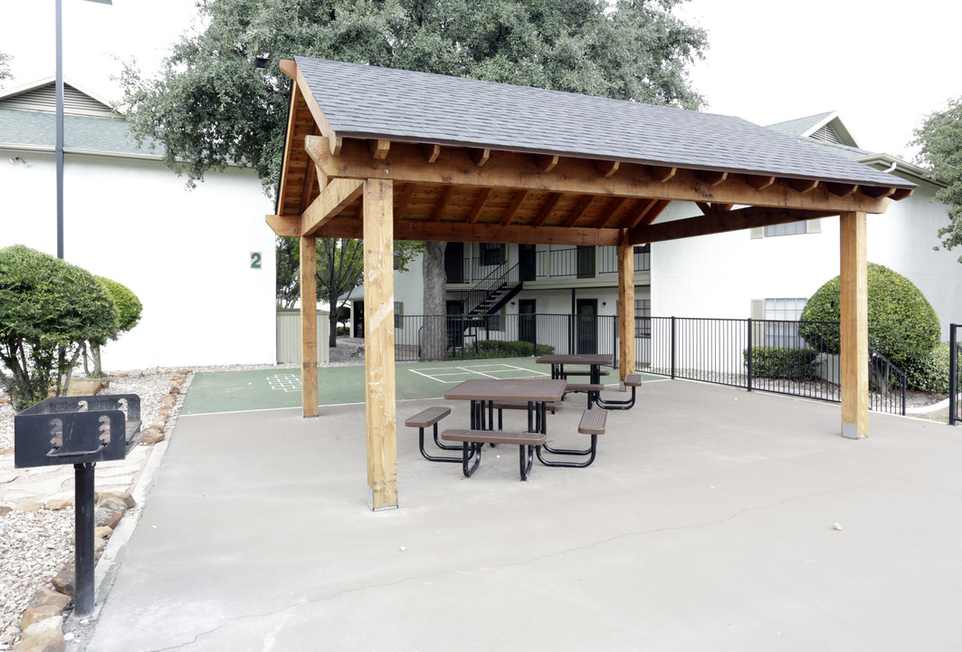 Rock Brook Apartments in San Angelo, TX - Building Photo