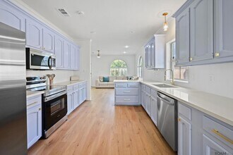 18482 Lake Iris Ave in Baton Rouge, LA - Foto de edificio - Building Photo