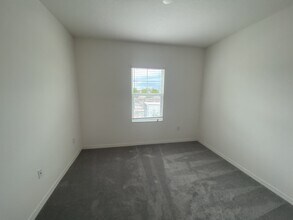 5749 Spotted Harrier Wy in Lithia, FL - Building Photo - Building Photo