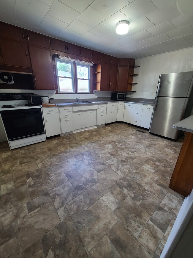 211 N. New St., Apt. 4, Unit 4 in Kirksville, MO - Building Photo - Building Photo