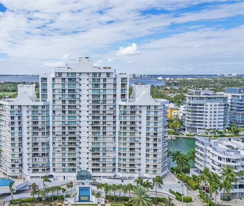 5900 Collins Ave, Unit 1906 in Miami Beach, FL - Foto de edificio