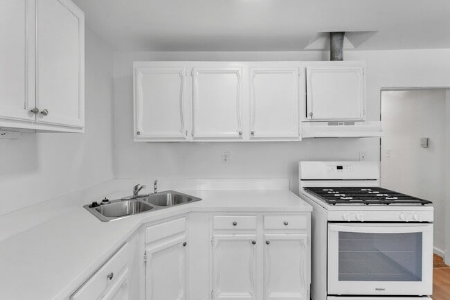 7901 Hillside Dr in La Mesa, CA - Building Photo - Building Photo