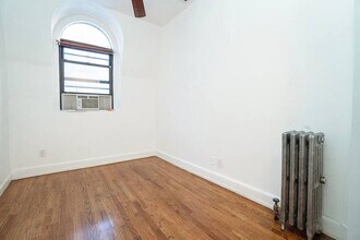 156 W 15th St in New York, NY - Building Photo - Building Photo