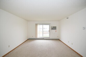 Hillcrest Apartments in St. Cloud, MN - Foto de edificio - Building Photo