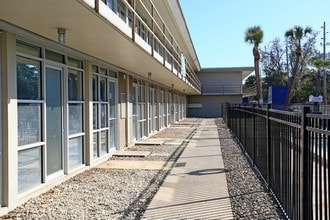 University Lofts, LLC in Tallahassee, FL - Foto de edificio - Building Photo