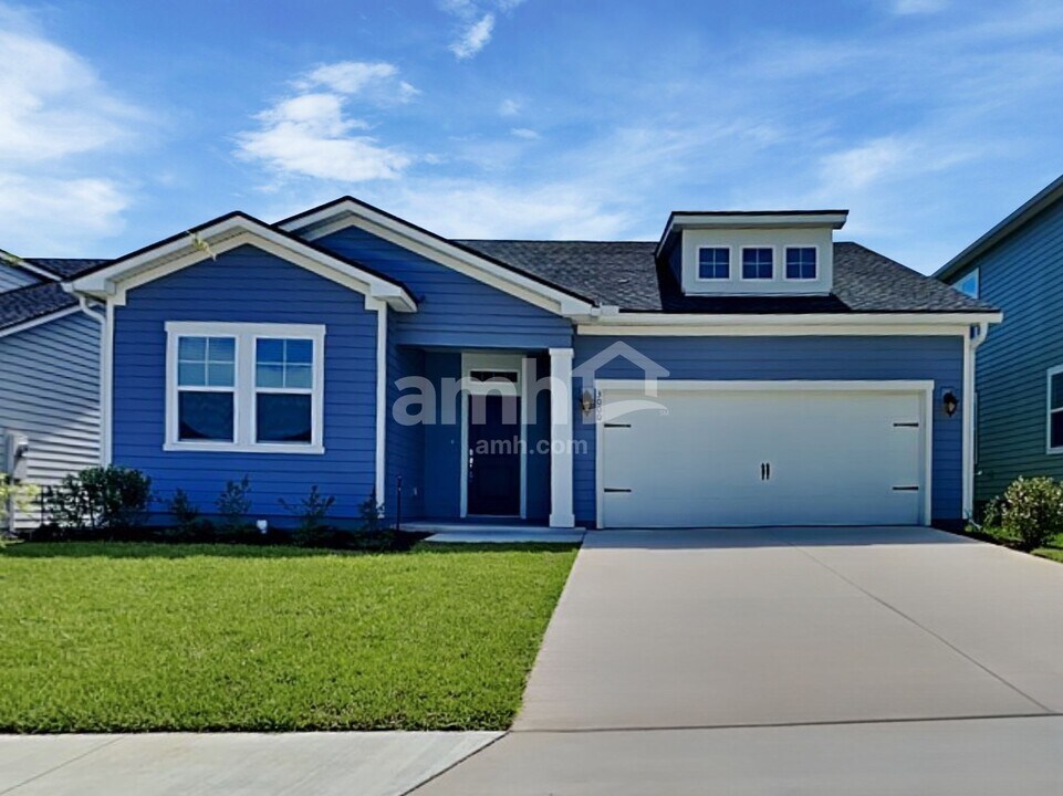 3000 Rolling Acrs Rd in Green Cove Springs, FL - Building Photo