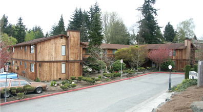 Rainier Drive Apartments in Everett, WA - Building Photo - Building Photo