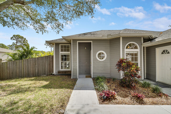765 NW Bristol St in Port St. Lucie, FL - Building Photo - Building Photo