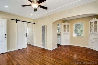 4417 Van Dyke Ave in San Diego, CA - Foto de edificio - Building Photo