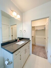 2401 Crawford St photo'