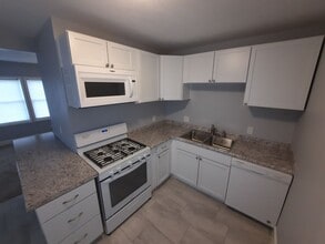 2223 Central Ave in Bettendorf, IA - Building Photo - Building Photo