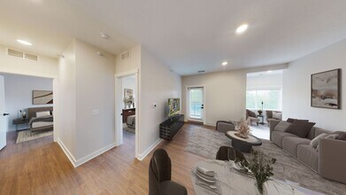 825 S Washington Ave in Lansing, MI - Foto de edificio - Building Photo