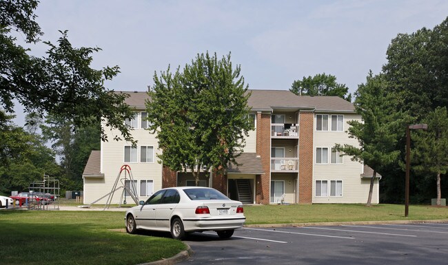 Foxwood in Richmond, VA - Foto de edificio - Building Photo