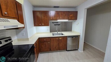 11188 Royal Palm Blvd in Coral Springs, FL - Building Photo - Building Photo