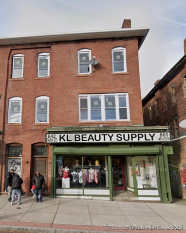 property at 646 Park St
