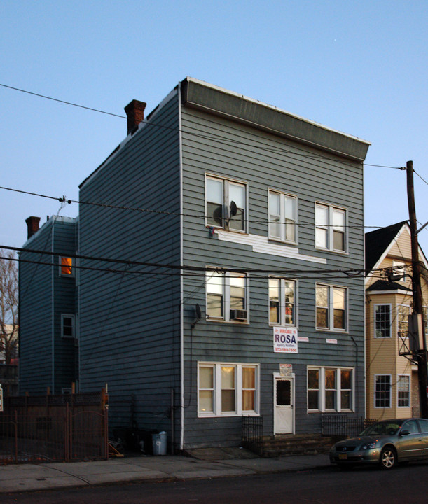 201 Lake St in Newark, NJ - Building Photo