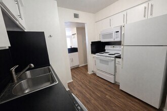 217 Church St, Unit 201 in Galveston, TX - Building Photo - Building Photo