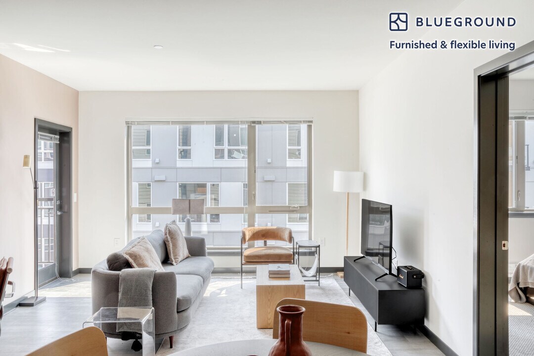 15511 NE 22nd Pl in Bellevue, WA - Building Photo