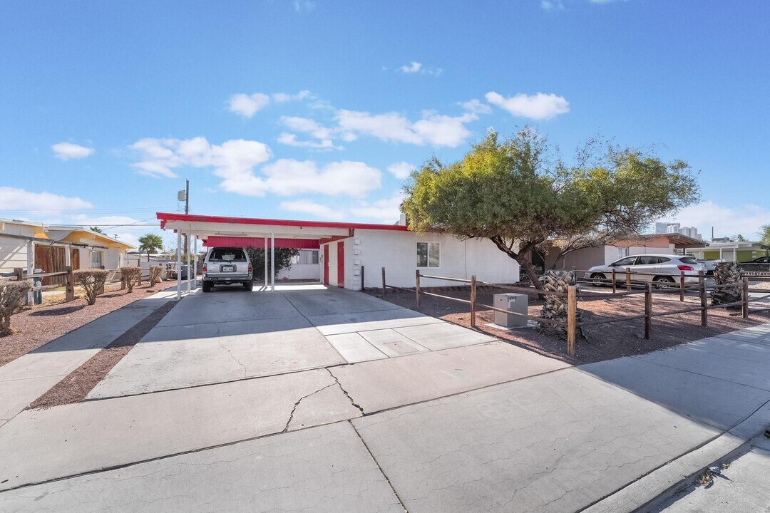 1312-1314 E Phillips Ave in Las Vegas, NV - Building Photo