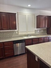 13613 Zircon Way in Victorville, CA - Building Photo - Building Photo
