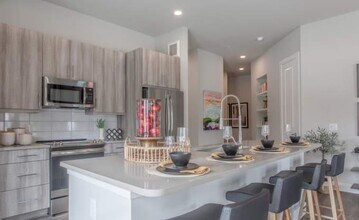 2717 Minimax St in Houston, TX - Building Photo - Building Photo