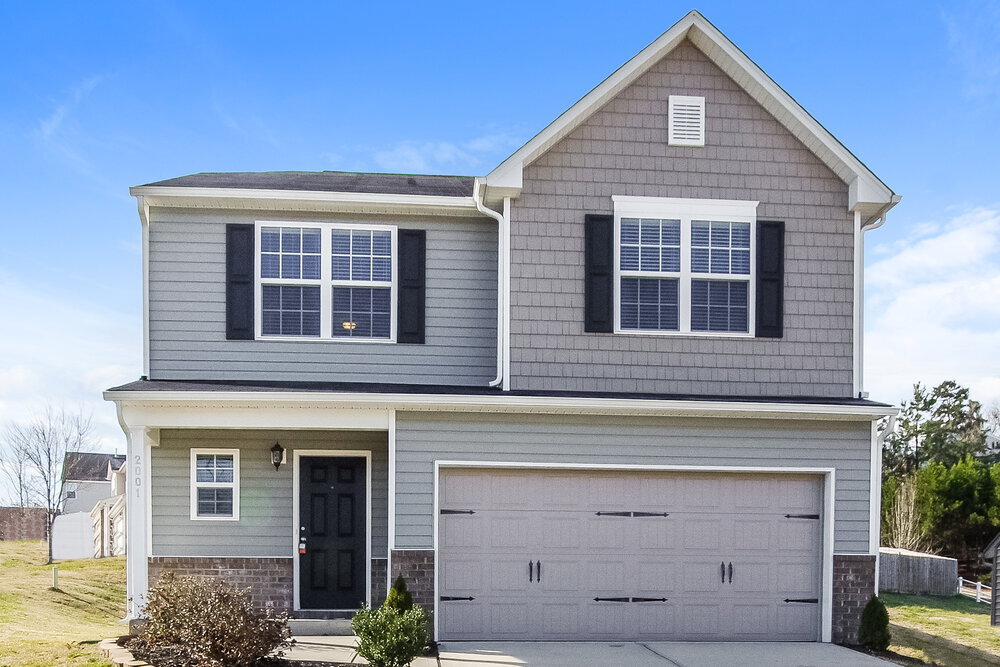 2001 Red Leaf Ct in Dallas, NC - Building Photo