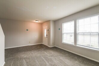 10646 Pavilion Dr in Indianapolis, IN - Foto de edificio - Building Photo