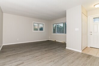 5561 Muddy Creek Rd in Cincinnati, OH - Foto de edificio - Building Photo