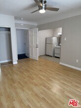 265 S Manhattan Pl in Los Angeles, CA - Building Photo - Building Photo