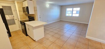 1851 NE 168th St, Unit C11 in North Miami Beach, FL - Building Photo