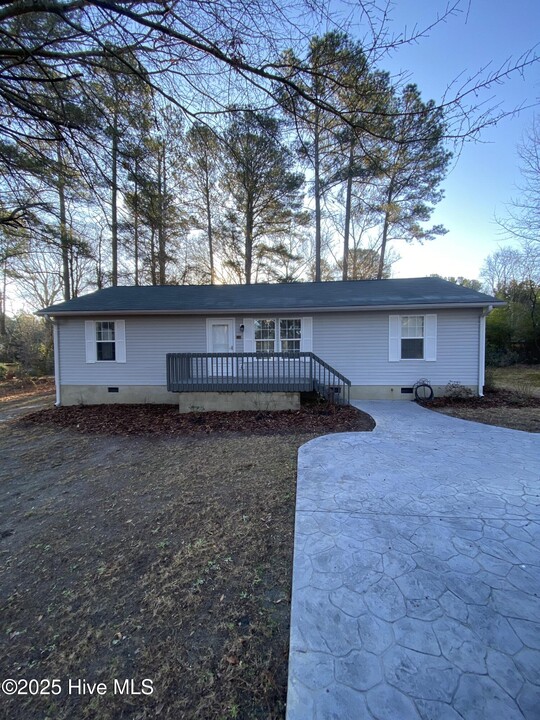 127 McKeithan Ave in Vass, NC - Building Photo