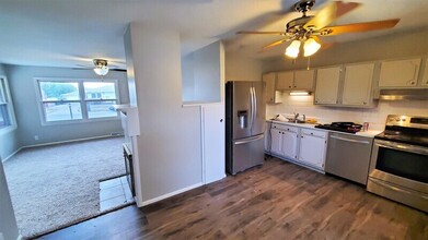 476 Jacolyn Dr NW in Cedar Rapids, IA - Building Photo - Building Photo