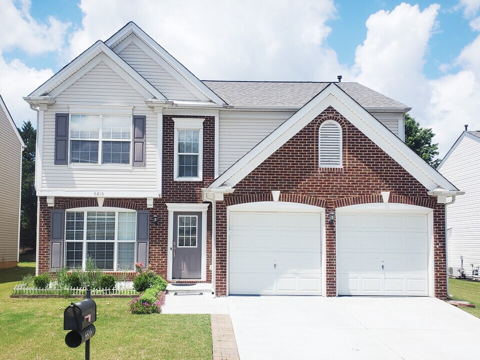 6816 Southbrook Dr in Charlotte, NC - Building Photo